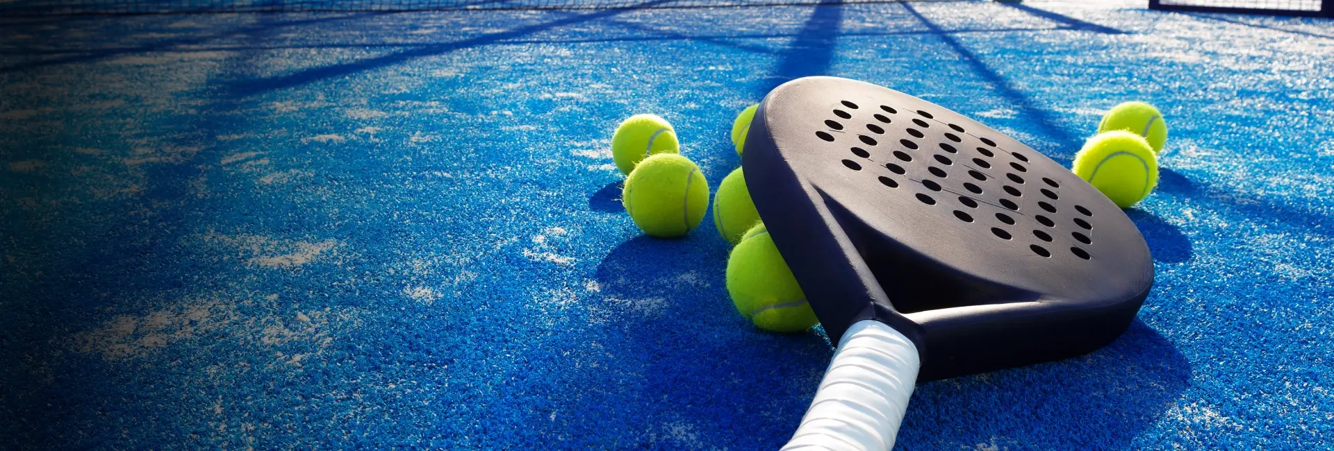 Nous sommes experts dans la fabrication de terrains de padel et proposons des solutions personnalisées pour les clubs, les centres sportifs et les particuliers.